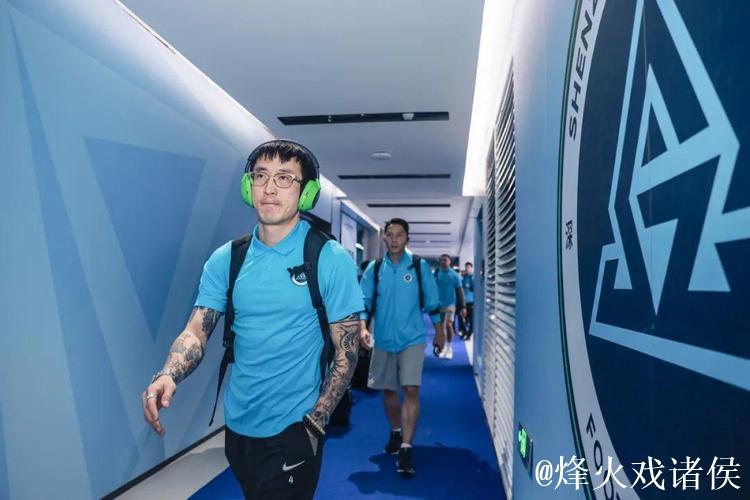 姜至鹏:20年还没踢够 我的关节全队最健康 姜至鹏:20年还没踢够 我的关节全队最健康